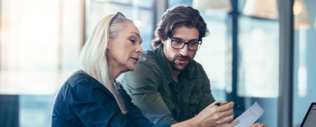 manager-discusses-letter-of-recommendation-with-MBA-candidate