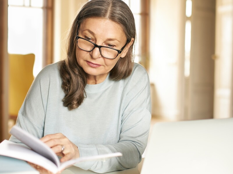 A nursing student studies at home.