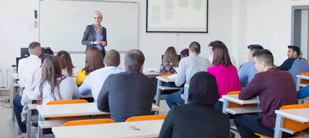 woman-teaching-a-licensing-class-to-classroom-of-adults