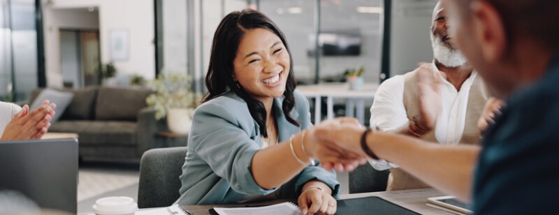 Woman-shakes-hands-during-business-negotiation-Sales-and-negotiation-blog-KU-online-MBA.jpg