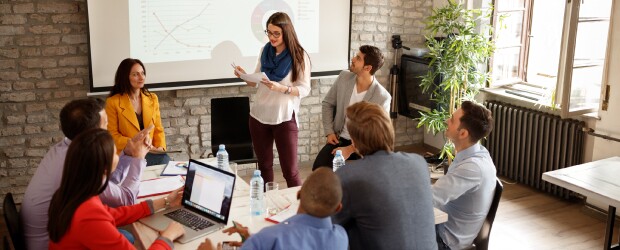 Woman-presenting-to-team