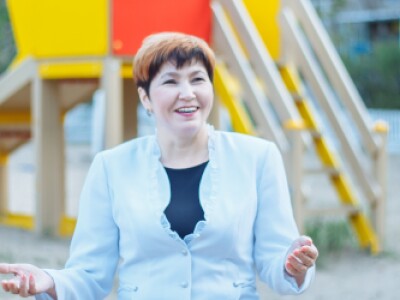 Elementary school principal speaks in front of playground