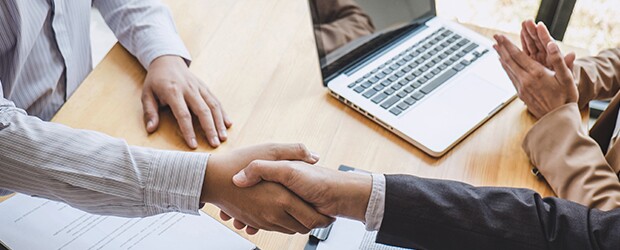 shanking-hands-upon-agreement