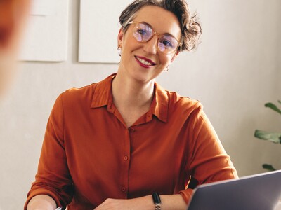 Hiring manager interviewing a job candidate in her office