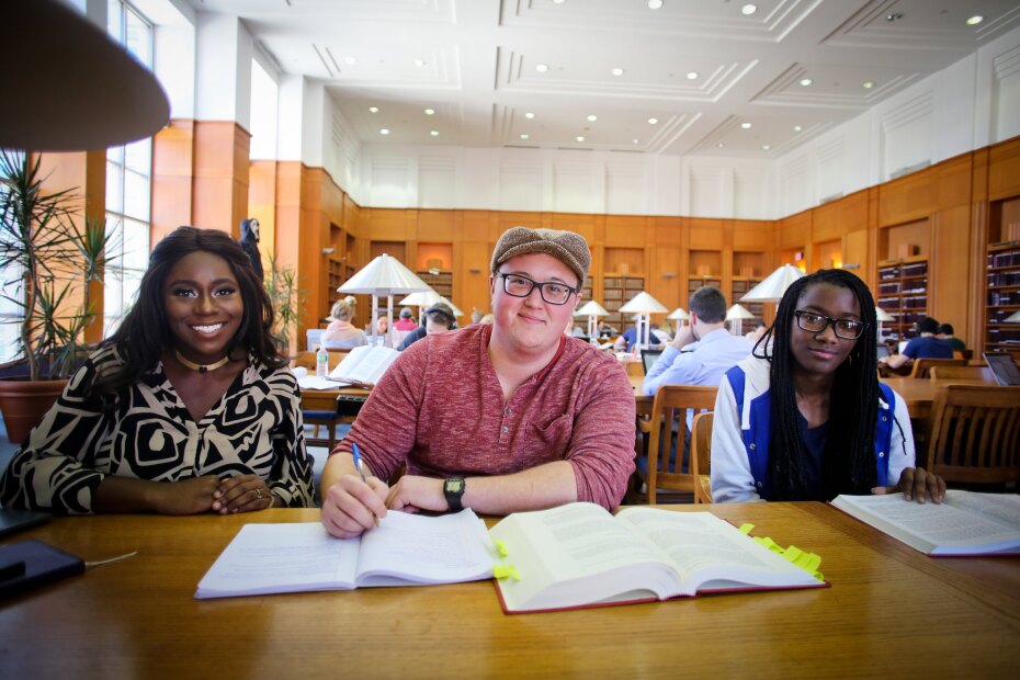Tulane Students Read in the Law Library