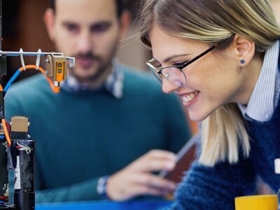 Students of mechanical engineering working on project