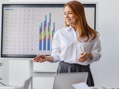 Business analyst presenting data to a meeting of colleagues