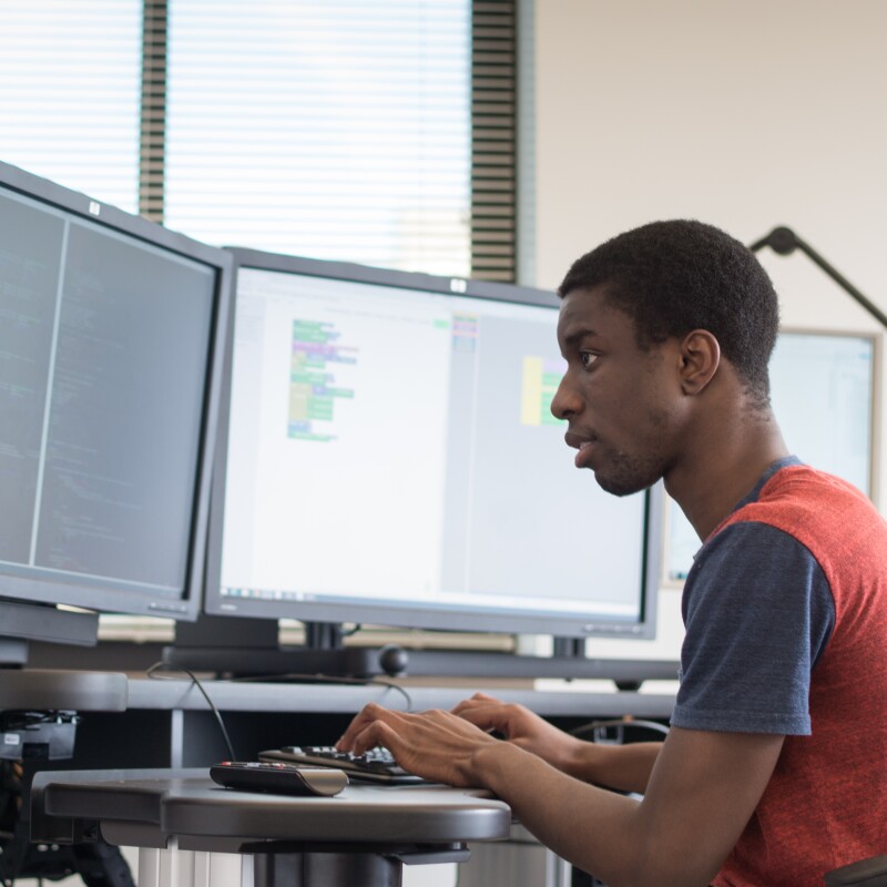 marquette-student-working-on-computer